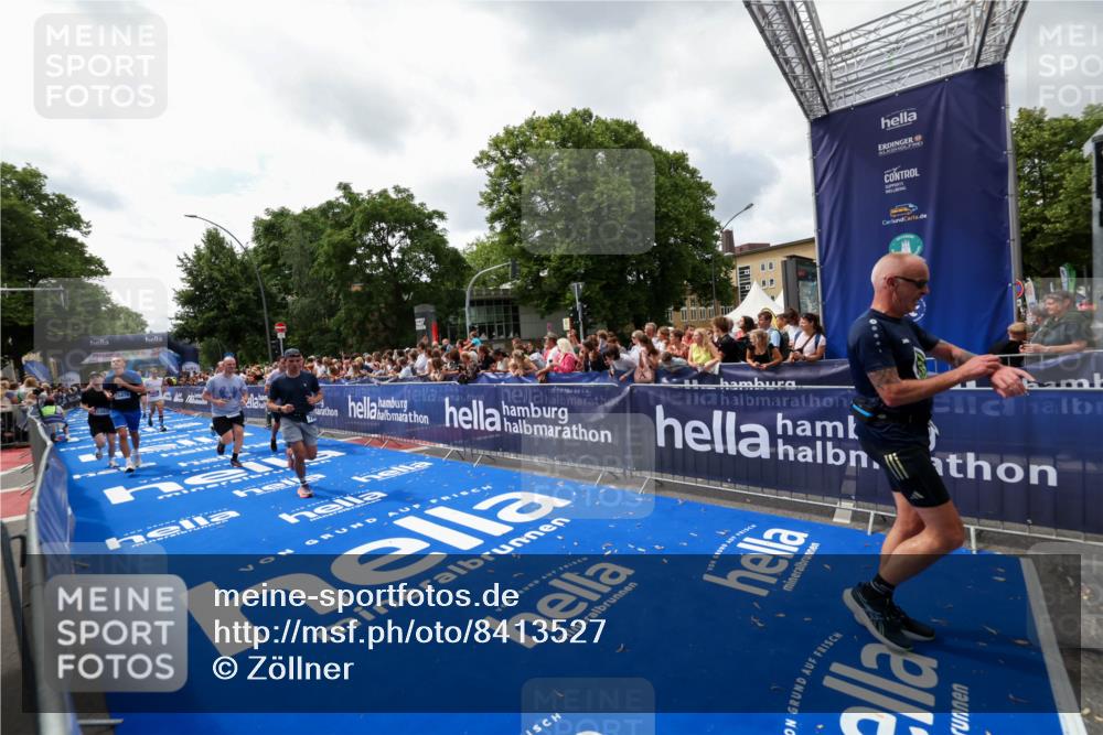 29.06.2025 - hella hamburg halbmarathon Zöllner http://msf.ph/oto/8413527 29.06.2025 10:47:46 Ziel 2340, 2708, 5915, 7962, 10988, 11283, 12679, 13948, 15478, 16205, 17229, 18430 meine-sportfotos.de