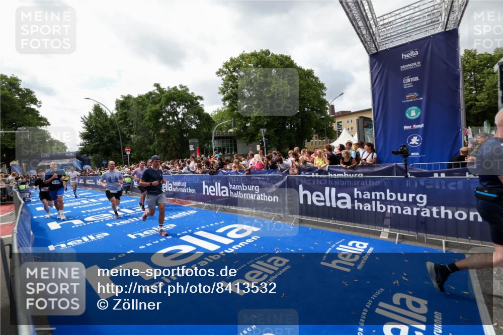 29.06.2025 - hella hamburg halbmarathon Zöllner http://msf.ph/oto/8413532 29.06.2025 10:47:46 Ziel 2340, 2708, 5915, 7962, 10988, 11283, 12679, 13948, 15478, 16205, 17229, 18430 meine-sportfotos.de
