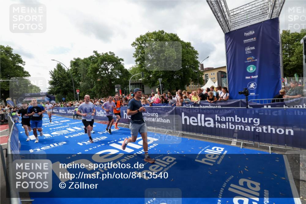 29.06.2025 - hella hamburg halbmarathon Zöllner http://msf.ph/oto/8413540 29.06.2025 10:47:47 Ziel 2340, 2708, 5915, 7962, 8564, 10988, 11283, 12679, 13948, 14383, 15478, 16205, 17229, 18430 meine-sportfotos.de