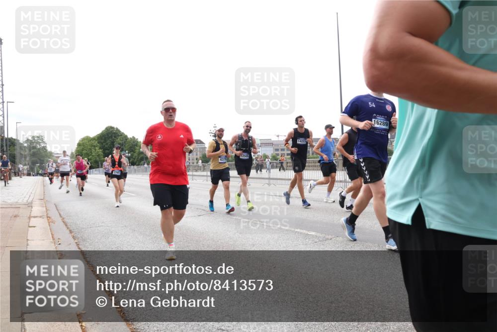 29.06.2025 - hella hamburg halbmarathon Lena Gebhardt http://msf.ph/oto/8413573 29.06.2025 10:25:54 Lombardsbrücke 3765, 4378, 12505, 54, 16289, 1093, 1305, 1479, 1481, 3343, 3765, 4378, 4797, 5028, 5497, 6663, 8276, 8674, 8881, 9811, 10104, 10219, 10845, 10846, 11139, 11157, 11596, 11662, 11699, 11828, 11859, 12074, 12505, 12838, 12945, 12946, 13653, 13842, 14063, 14179, 14223, 14356, 14726, 14936, 15283, 16289, 16354, 16381, 16927, 17369, 19144 meine-sportfotos.de