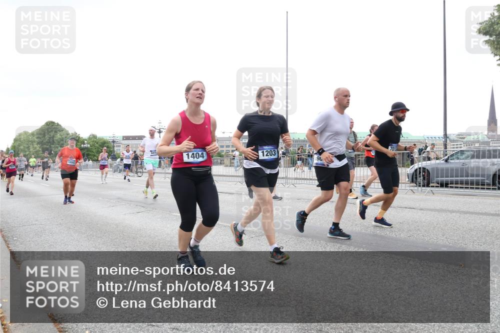 29.06.2025 - hella hamburg halbmarathon Lena Gebhardt http://msf.ph/oto/8413574 29.06.2025 10:51:20 Lombardsbrücke 841, 1404, 1203, 196, 7012, 1129, 1203, 1208, 1404, 1478, 1617, 1997, 2202, 2308, 2358, 2380, 2484, 2485, 2593, 2736, 2778, 2859, 3934, 4156, 4652, 4713, 4748, 4808, 4848, 4878, 4920, 5286, 5289, 5291, 5357, 5394, 5530, 5716, 5717, 6091, 6885, 6945, 6954, 6961, 7012, 7141, 7769, 7770, 7771, 7825, 7841, 7871, 7992, 8040, 8125, 8410, 8672, 8779, 9166, 9167, 9340, 9582, 9583, 9763, 10029, 10496, 10552, 10614, 10636, 11034, 11052, 11252, 11268, 11575, 11577 meine-sportfotos.de