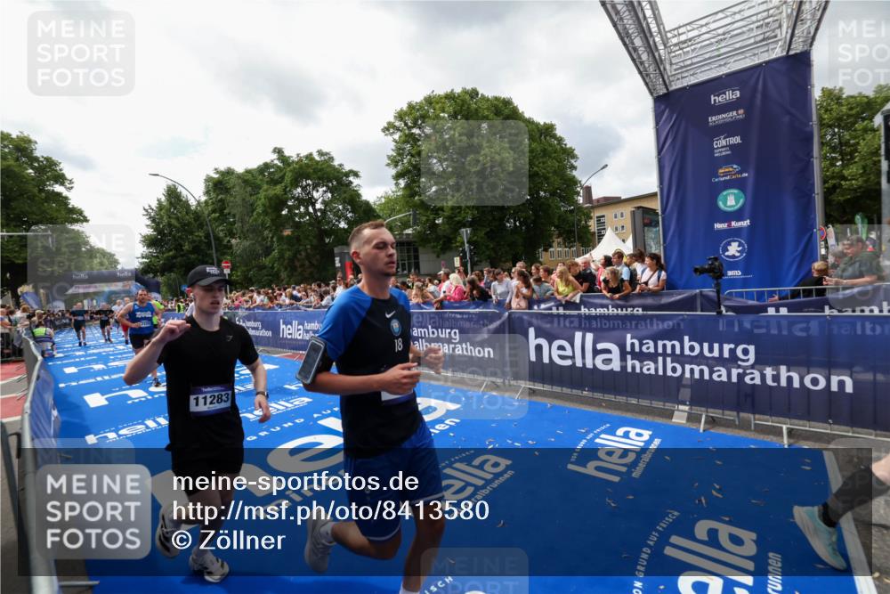29.06.2025 - hella hamburg halbmarathon Zöllner http://msf.ph/oto/8413580 29.06.2025 10:47:49 Ziel 2340, 2708, 5915, 8564, 10988, 11283, 11961, 12679, 13948, 14383, 15478, 16205, 17229, 18356, 18430 meine-sportfotos.de