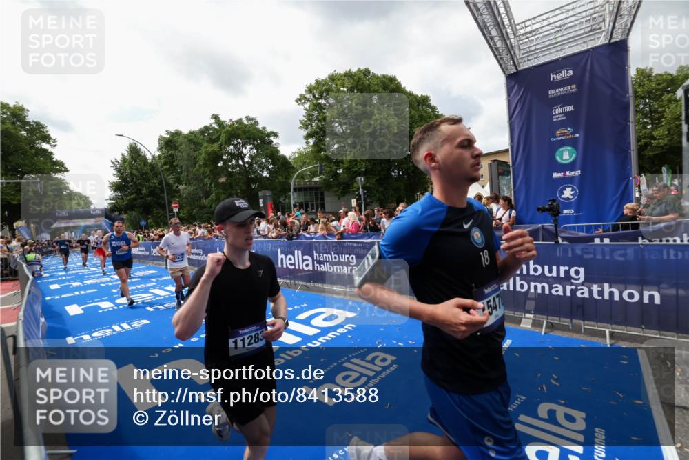 29.06.2025 - hella hamburg halbmarathon Zöllner http://msf.ph/oto/8413588 29.06.2025 10:47:49 Ziel 2340, 2708, 5915, 8564, 10988, 11283, 11961, 12679, 13948, 14383, 15478, 16205, 17229, 18356, 18430 meine-sportfotos.de