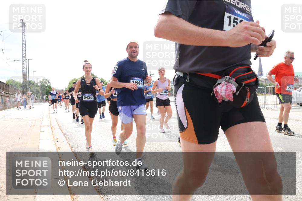 29.06.2025 - hella hamburg halbmarathon Lena Gebhardt http://msf.ph/oto/8413616 29.06.2025 10:42:03 Lombardsbrücke 64, 6430, 1648, 3460, 14929, 15, 2258, 1039, 1314, 1509, 1623, 1624, 1648, 1712, 1752, 2145, 2523, 2974, 3276, 3326, 3459, 3460, 3568, 4329, 4353, 4541, 4735, 4736, 4787, 4885, 5419, 5432, 5671, 6136, 6137, 6153, 6320, 6430, 6436, 6450, 6618, 6828, 6837, 6846, 6917, 7357, 7477, 7955, 7968, 8004, 8014, 8162, 8163, 8300, 8301, 8443, 8459, 8712, 8848, 8897, 8908, 9008, 9223, 9370, 9467, 9588, 10027, 10623, 11011 meine-sportfotos.de