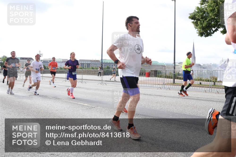29.06.2025 - hella hamburg halbmarathon Lena Gebhardt http://msf.ph/oto/8413618 29.06.2025 10:17:22 Lombardsbrücke 110, 1045, 1083, 1137, 1204, 1298, 1331, 1348, 1356, 1477, 1553, 2225, 2259, 2305, 2860, 2908, 3210, 3464, 3466, 3622, 3802, 3803, 4194, 4218, 4852, 5023, 5390, 5929, 5930, 5995, 6126, 6128, 6254, 6336, 6352, 6520, 6522, 6786, 7011, 7114, 7115, 7257, 7258, 7291, 7345, 7376, 7410, 7413, 7445, 7566, 7647, 7844, 7924, 7928, 7945, 8210, 8253, 8263, 8309, 8351, 8433, 8513, 8558, 8895, 8983, 9152, 9259, 9848 meine-sportfotos.de
