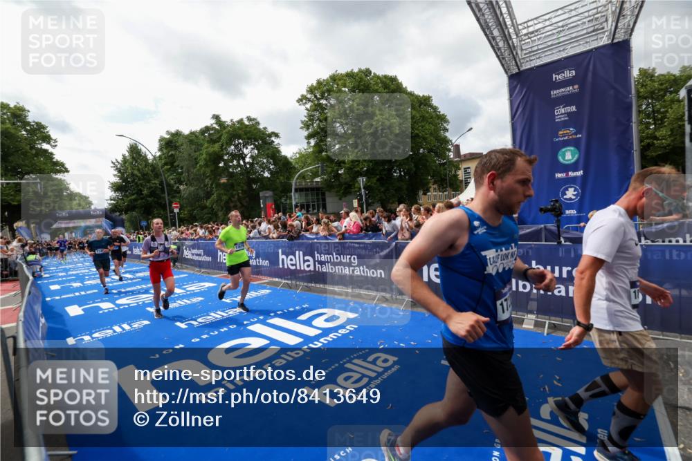 29.06.2025 - hella hamburg halbmarathon Zöllner http://msf.ph/oto/8413649 29.06.2025 10:47:52 Ziel 2340, 5915, 6836, 8564, 11961, 12679, 14383, 17229, 18356, 18430, 18836 meine-sportfotos.de