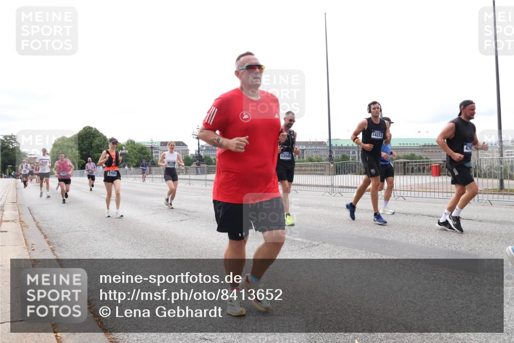 29.06.2025 - hella hamburg halbmarathon Lena Gebhardt http://msf.ph/oto/8413652 29.06.2025 10:25:55 Lombardsbrücke 3765, 12074, 12505, 14223, 479, 1093, 1305, 1479, 1481, 3343, 3765, 4378, 4797, 5028, 5497, 6159, 6663, 8276, 8674, 8881, 9811, 10104, 10219, 10845, 10846, 11139, 11596, 11662, 11699, 11828, 11859, 12074, 12505, 12838, 12945, 12946, 13653, 13842, 14063, 14179, 14223, 14356, 14726, 14936, 15283, 16289, 16354, 16381, 16927, 17369, 19144 meine-sportfotos.de
