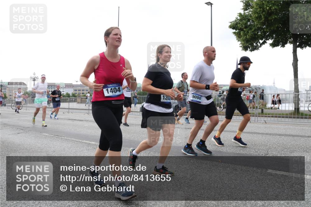 29.06.2025 - hella hamburg halbmarathon Lena Gebhardt http://msf.ph/oto/8413655 29.06.2025 10:51:20 Lombardsbrücke 2202, 1404, 1203, 19098, 1129, 1203, 1208, 1404, 1478, 1617, 1997, 2202, 2308, 2358, 2380, 2484, 2485, 2593, 2736, 2778, 2859, 3934, 4156, 4652, 4713, 4748, 4808, 4848, 4878, 4920, 5286, 5289, 5291, 5357, 5394, 5530, 5716, 5717, 6091, 6885, 6945, 6954, 6961, 7012, 7141, 7769, 7770, 7771, 7825, 7841, 7871, 7992, 8040, 8125, 8410, 8672, 8779, 9166, 9167, 9340, 9582, 9583, 9763, 10029, 10496, 10552, 10614, 10636, 11034, 11052, 11252, 11268, 11575, 11577 meine-sportfotos.de