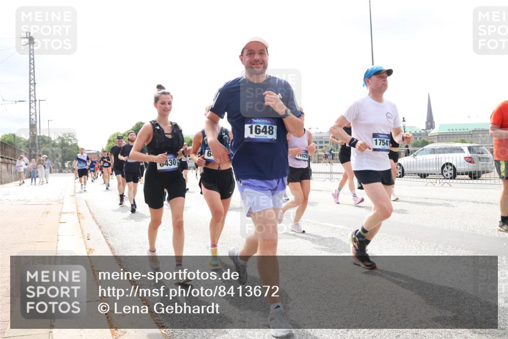 29.06.2025 - hella hamburg halbmarathon Lena Gebhardt http://msf.ph/oto/8413672 29.06.2025 10:42:03 Lombardsbrücke 0430, 6, 1648, 4929, 17541, 1039, 1314, 1509, 1623, 1624, 1648, 1712, 1752, 2145, 2523, 2974, 3276, 3326, 3459, 3460, 3568, 4329, 4353, 4541, 4735, 4736, 4787, 4885, 5419, 5432, 5671, 6136, 6137, 6153, 6320, 6430, 6436, 6450, 6618, 6828, 6837, 6846, 6917, 7357, 7477, 7955, 7968, 8004, 8014, 8162, 8163, 8300, 8301, 8443, 8459, 8712, 8848, 8897, 8908, 9008, 9223, 9370, 9467, 9588, 10027, 10623, 11011 meine-sportfotos.de