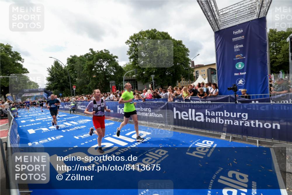 29.06.2025 - hella hamburg halbmarathon Zöllner http://msf.ph/oto/8413675 29.06.2025 10:47:52 Ziel 2340, 5915, 6836, 8564, 11961, 12679, 14383, 17229, 18356, 18430, 18836 meine-sportfotos.de