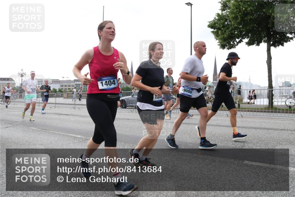 29.06.2025 - hella hamburg halbmarathon Lena Gebhardt http://msf.ph/oto/8413684 29.06.2025 10:51:20 Lombardsbrücke 8410, 2237, 1404, 916, 19098, 1129, 1203, 1208, 1404, 1478, 1617, 1997, 2202, 2308, 2358, 2380, 2484, 2485, 2593, 2736, 2778, 2859, 3934, 4156, 4652, 4713, 4748, 4808, 4848, 4878, 4920, 5286, 5289, 5291, 5357, 5394, 5530, 5716, 5717, 6091, 6885, 6945, 6954, 6961, 7012, 7141, 7769, 7770, 7771, 7825, 7841, 7871, 7992, 8040, 8125, 8410, 8672, 8779, 9166, 9167, 9340, 9582, 9583, 9763, 10029, 10496, 10552, 10614, 10636, 11034, 11052, 11252, 11268, 11575, 11577 meine-sportfotos.de