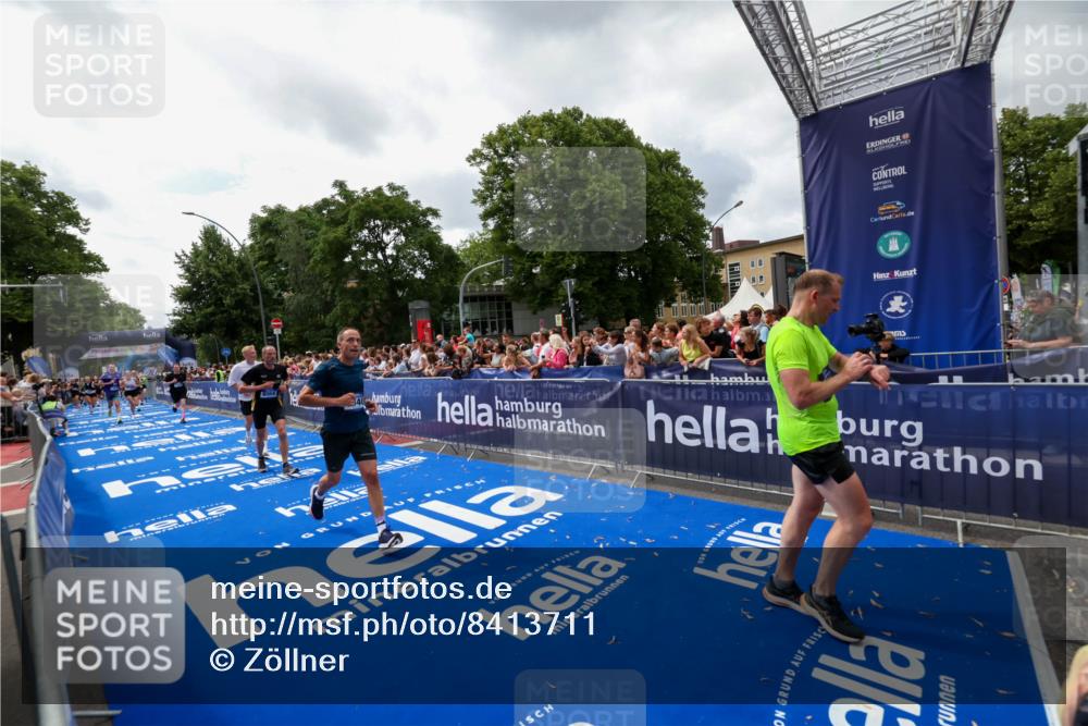 29.06.2025 - hella hamburg halbmarathon Zöllner http://msf.ph/oto/8413711 29.06.2025 10:47:53 Ziel 2340, 5915, 6836, 8564, 11961, 12679, 14383, 14730, 17451, 18356, 18836 meine-sportfotos.de