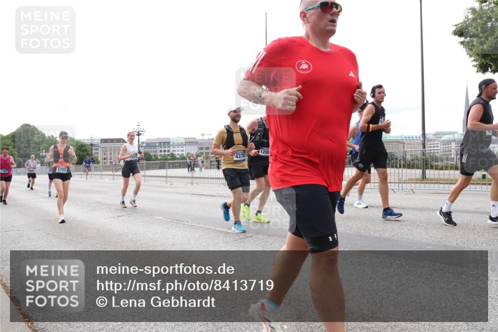 29.06.2025 - hella hamburg halbmarathon Lena Gebhardt http://msf.ph/oto/8413719 29.06.2025 10:25:55 Lombardsbrücke 4378, 3765, 1481, 1250, 415, 3, 1093, 1305, 1479, 1481, 3343, 3765, 4378, 4797, 5028, 5497, 6159, 6663, 8276, 8674, 8881, 9811, 10104, 10219, 10845, 10846, 11139, 11596, 11662, 11699, 11828, 11859, 12074, 12505, 12838, 12945, 12946, 13653, 13842, 14063, 14179, 14223, 14356, 14726, 14936, 15283, 16289, 16354, 16381, 16927, 17369, 19144 meine-sportfotos.de