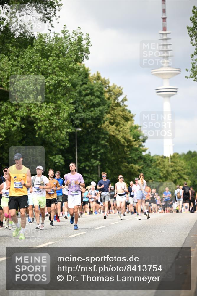 29.06.2025 - hella hamburg halbmarathon Dr. Thomas Lammeyer http://msf.ph/oto/8413754 29.06.2025 10:44:09 Kennedybrücke 1760, 2313, 2976, 3046, 3237, 3353, 3515, 3727, 3882, 3883, 3884, 4173, 4523, 4659, 4752, 4855, 5229, 5877, 6321, 6427, 6698, 6739, 7045, 7125, 7455, 7456, 7501, 7524, 8612, 8865, 8866, 9455, 9698, 9747, 9777, 10441, 10512, 10626, 10714, 10818, 10888, 10901, 11175, 11242 meine-sportfotos.de