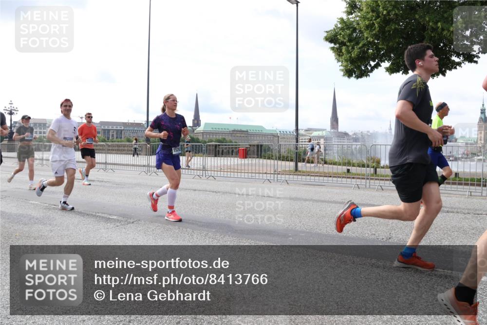 29.06.2025 - hella hamburg halbmarathon Lena Gebhardt http://msf.ph/oto/8413766 29.06.2025 10:17:22 Lombardsbrücke 1529, 1083, 1137, 1204, 1298, 1331, 1348, 1356, 1477, 1553, 2225, 2259, 2305, 2860, 2908, 3210, 3464, 3466, 3622, 3802, 3803, 4194, 4218, 4852, 5023, 5390, 5929, 5930, 5995, 6126, 6128, 6254, 6336, 6352, 6520, 6522, 6786, 7011, 7114, 7115, 7257, 7258, 7291, 7345, 7376, 7410, 7413, 7445, 7566, 7647, 7844, 7924, 7928, 7945, 8210, 8253, 8263, 8309, 8351, 8433, 8513, 8558, 8895, 8983, 9152, 9259, 9848 meine-sportfotos.de