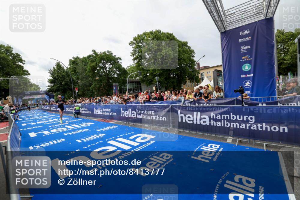 29.06.2025 - hella hamburg halbmarathon Zöllner http://msf.ph/oto/8413777 29.06.2025 10:24:35 Ziel 7855, 14506 meine-sportfotos.de