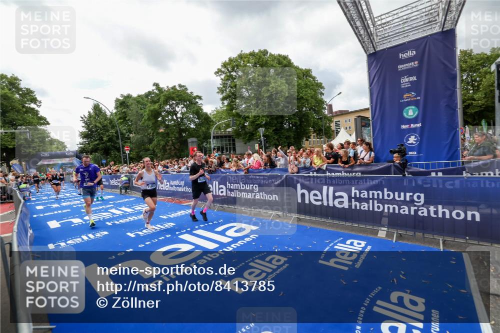29.06.2025 - hella hamburg halbmarathon Zöllner http://msf.ph/oto/8413785 29.06.2025 10:47:57 Ziel 1604, 1613, 5022, 6836, 11961, 14730, 15333, 16766, 17451, 18356, 18836 meine-sportfotos.de