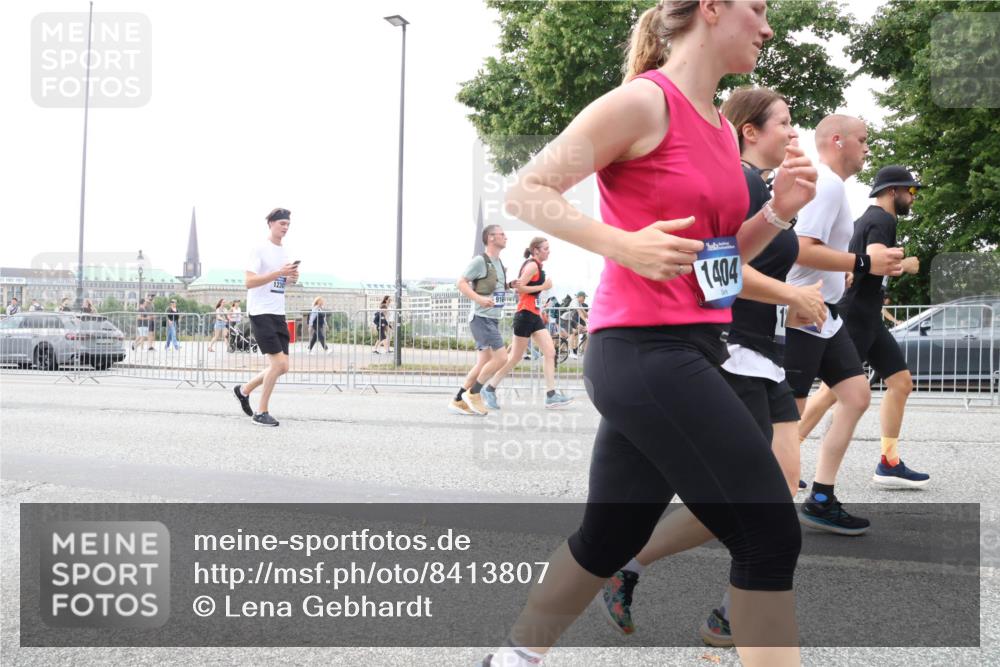 29.06.2025 - hella hamburg halbmarathon Lena Gebhardt http://msf.ph/oto/8413807 29.06.2025 10:51:21 Lombardsbrücke 1404, 1129, 1203, 1208, 1404, 1478, 1617, 1997, 2202, 2308, 2358, 2380, 2484, 2485, 2593, 2736, 2778, 2859, 3934, 4156, 4652, 4713, 4748, 4808, 4848, 4878, 4920, 5286, 5289, 5291, 5357, 5394, 5530, 5716, 5717, 6091, 6885, 6945, 6954, 6961, 7012, 7141, 7769, 7770, 7771, 7825, 7841, 7871, 7992, 8040, 8125, 8399, 8410, 8672, 8779, 9166, 9167, 9340, 9582, 9583, 9763, 10496, 10552, 10614, 10636, 11034, 11052, 11252, 11268, 11575 meine-sportfotos.de