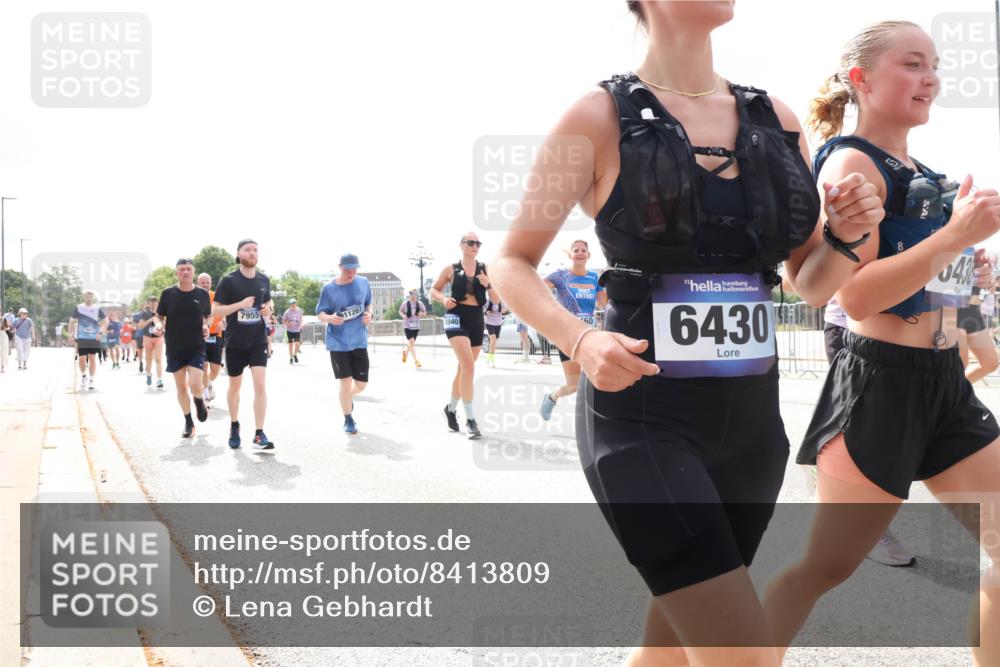 29.06.2025 - hella hamburg halbmarathon Lena Gebhardt http://msf.ph/oto/8413809 29.06.2025 10:42:04 Lombardsbrücke 7955, 1120, 8940, 60, 6430, 43, 1039, 1360, 1509, 1623, 1624, 1648, 1712, 1752, 2145, 2523, 2974, 3276, 3326, 3459, 3460, 3568, 4329, 4353, 4541, 4735, 4736, 4787, 4885, 4892, 5419, 5432, 5671, 6136, 6137, 6153, 6320, 6430, 6436, 6450, 6618, 6828, 6837, 6846, 6917, 7357, 7477, 7955, 7968, 8004, 8014, 8162, 8163, 8300, 8301, 8443, 8459, 8712, 8848, 8897, 8908, 9008, 9223, 9370, 9467, 9588, 10027, 10623, 11011 meine-sportfotos.de