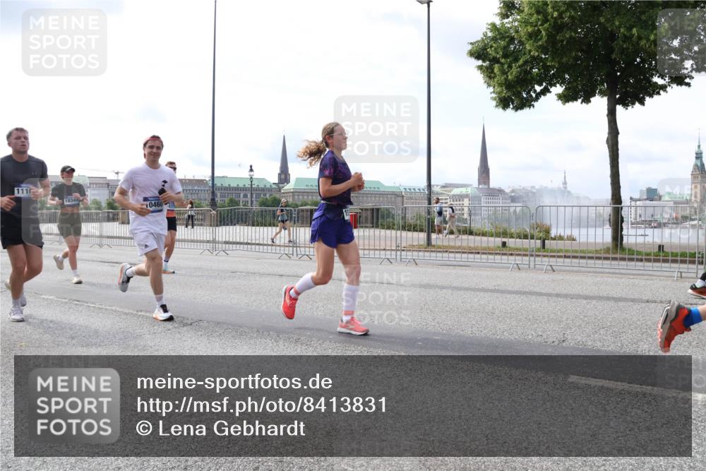 29.06.2025 - hella hamburg halbmarathon Lena Gebhardt http://msf.ph/oto/8413831 29.06.2025 10:17:23 Lombardsbrücke 1110, 0460, 1083, 1137, 1204, 1298, 1331, 1348, 1356, 1477, 1553, 1795, 2225, 2259, 2305, 2548, 2860, 2908, 3210, 3464, 3466, 3622, 3802, 3803, 4194, 4218, 4852, 5002, 5023, 5390, 5929, 5930, 5995, 6126, 6128, 6254, 6336, 6352, 6520, 6522, 6786, 7011, 7114, 7115, 7257, 7258, 7291, 7345, 7376, 7410, 7413, 7445, 7566, 7647, 7844, 7928, 7945, 8210, 8253, 8263, 8309, 8351, 8433, 8513, 8558, 8895, 8983, 9152, 9259, 9848 meine-sportfotos.de