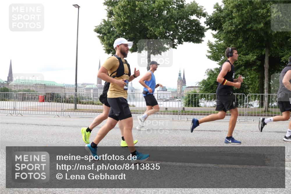 29.06.2025 - hella hamburg halbmarathon Lena Gebhardt http://msf.ph/oto/8413835 29.06.2025 10:25:57 Lombardsbrücke 1093, 1305, 1479, 1481, 3343, 3765, 4378, 4797, 5028, 5497, 6159, 6663, 8276, 8306, 8674, 8881, 9811, 10104, 10219, 10845, 10846, 11139, 11596, 11699, 11828, 11859, 12074, 12505, 12838, 12945, 12946, 13653, 13842, 14063, 14179, 14223, 14356, 14726, 14936, 15283, 16289, 16354, 16381, 16927, 17369, 19144 meine-sportfotos.de