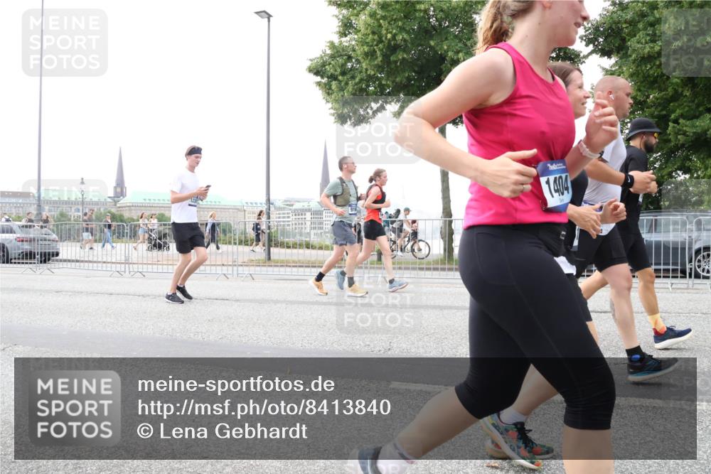 29.06.2025 - hella hamburg halbmarathon Lena Gebhardt http://msf.ph/oto/8413840 29.06.2025 10:51:21 Lombardsbrücke 1230, 1404, 1129, 1203, 1208, 1404, 1478, 1617, 1997, 2202, 2308, 2358, 2380, 2484, 2485, 2593, 2736, 2778, 2859, 3934, 4156, 4652, 4713, 4748, 4808, 4848, 4878, 4920, 5286, 5289, 5291, 5357, 5394, 5530, 5716, 5717, 6091, 6885, 6945, 6954, 6961, 7012, 7141, 7769, 7770, 7771, 7825, 7841, 7871, 7992, 8040, 8125, 8399, 8410, 8672, 8779, 9166, 9167, 9340, 9582, 9583, 9763, 10496, 10552, 10614, 10636, 11034, 11052, 11252, 11268, 11575 meine-sportfotos.de