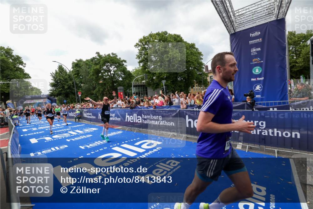 29.06.2025 - hella hamburg halbmarathon Zöllner http://msf.ph/oto/8413843 29.06.2025 10:47:59 Ziel 1604, 1613, 4528, 5022, 6836, 14730, 15333, 16766, 17451, 18206, 18836, 18922, 19198 meine-sportfotos.de