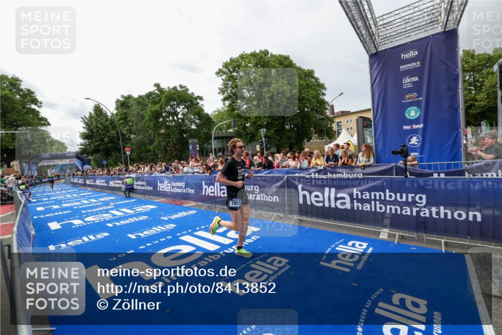 29.06.2025 - hella hamburg halbmarathon Zöllner http://msf.ph/oto/8413852 29.06.2025 10:24:37 Ziel 7855, 14506 meine-sportfotos.de