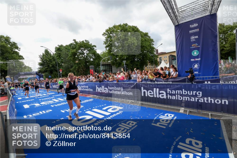 29.06.2025 - hella hamburg halbmarathon Zöllner http://msf.ph/oto/8413854 29.06.2025 10:48:00 Ziel 1604, 1613, 4528, 4601, 5022, 6377, 6836, 12808, 14730, 15333, 16766, 17451, 18206, 18922, 19198 meine-sportfotos.de