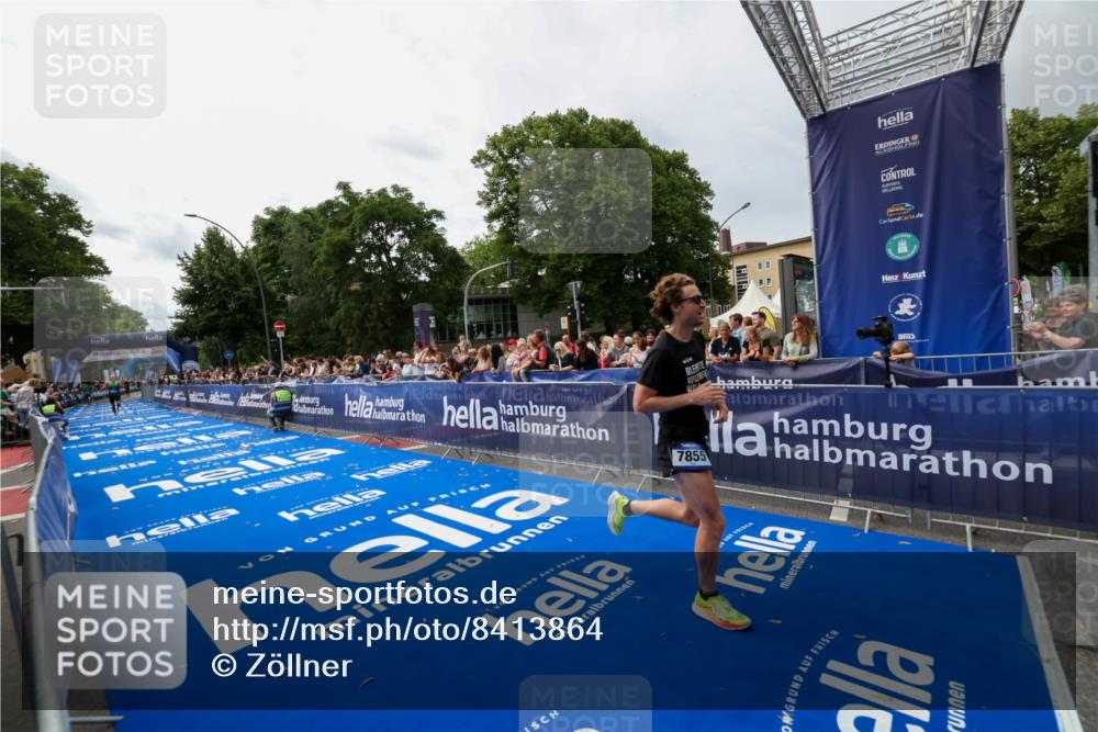 29.06.2025 - hella hamburg halbmarathon Zöllner http://msf.ph/oto/8413864 29.06.2025 10:24:37 Ziel 7855, 14506 meine-sportfotos.de