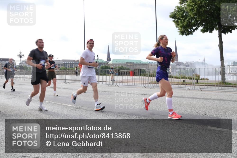 29.06.2025 - hella hamburg halbmarathon Lena Gebhardt http://msf.ph/oto/8413868 29.06.2025 10:17:23 Lombardsbrücke 1110, 18344, 1083, 1137, 1204, 1298, 1331, 1348, 1356, 1477, 1553, 1795, 2225, 2259, 2305, 2548, 2860, 2908, 3210, 3464, 3466, 3622, 3802, 3803, 4194, 4218, 4852, 5002, 5023, 5390, 5929, 5930, 5995, 6126, 6128, 6254, 6336, 6352, 6520, 6522, 6786, 7011, 7114, 7115, 7257, 7258, 7291, 7345, 7376, 7410, 7413, 7445, 7566, 7647, 7844, 7928, 7945, 8210, 8253, 8263, 8309, 8351, 8433, 8513, 8558, 8895, 8983, 9152, 9259, 9848 meine-sportfotos.de