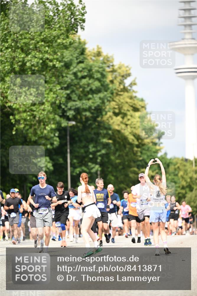 29.06.2025 - hella hamburg halbmarathon Dr. Thomas Lammeyer http://msf.ph/oto/8413871 29.06.2025 10:44:14 Kennedybrücke 1058, 1760, 2019, 2313, 2888, 2976, 3046, 3237, 3515, 3727, 3808, 3882, 3883, 3884, 4173, 4523, 4659, 4752, 5229, 5876, 5877, 6427, 6698, 6739, 7045, 7455, 7456, 7524, 7675, 7850, 7984, 8391, 8612, 8865, 8866, 9455, 9698, 9747, 9777, 10441, 10512, 10626, 10714, 10818, 10901, 11175, 11242 meine-sportfotos.de