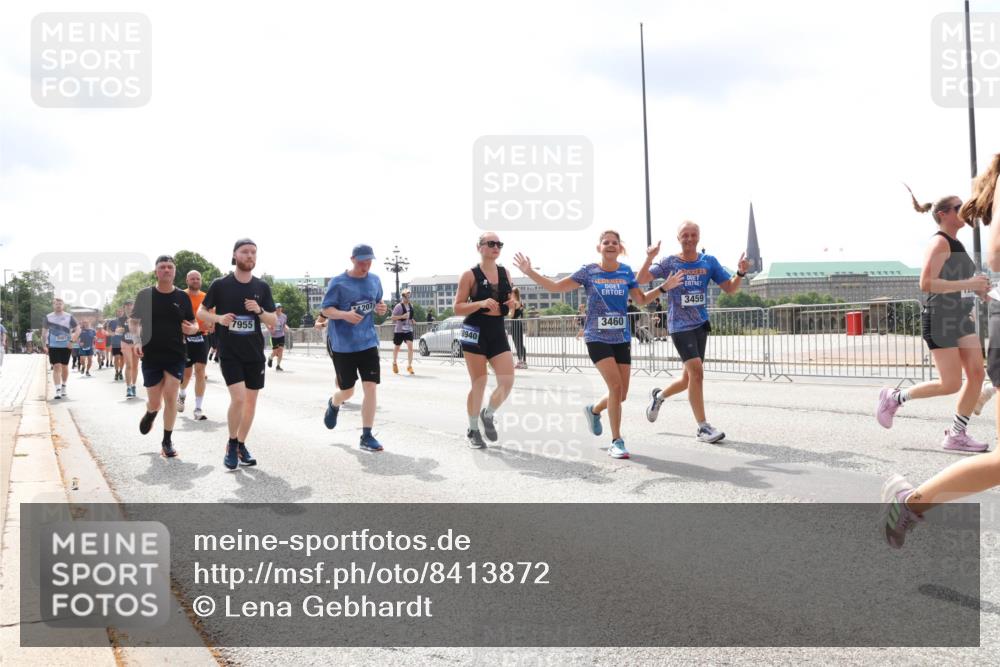 29.06.2025 - hella hamburg halbmarathon Lena Gebhardt http://msf.ph/oto/8413872 29.06.2025 10:42:05 Lombardsbrücke 7955, 3459, 207, 3460, 8940, 1039, 1150, 1360, 1509, 1624, 1648, 1712, 1752, 2145, 2523, 2974, 3276, 3326, 3459, 3460, 3568, 4329, 4353, 4541, 4735, 4736, 4787, 4885, 4891, 4892, 5419, 5432, 5671, 6136, 6137, 6153, 6320, 6430, 6436, 6450, 6618, 6828, 6837, 6846, 6917, 7357, 7477, 7557, 7955, 7968, 8004, 8014, 8162, 8163, 8300, 8301, 8443, 8459, 8712, 8897, 8908, 9008, 9223, 9370, 9467, 9588, 10027, 10623, 11011 meine-sportfotos.de
