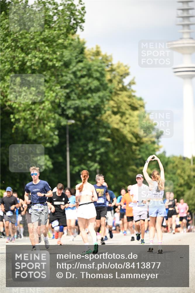29.06.2025 - hella hamburg halbmarathon Dr. Thomas Lammeyer http://msf.ph/oto/8413877 29.06.2025 10:44:14 Kennedybrücke 1058, 1760, 2019, 2313, 2888, 2976, 3046, 3237, 3515, 3727, 3808, 3882, 3883, 3884, 4173, 4523, 4659, 4752, 5229, 5876, 5877, 6427, 6698, 6739, 7045, 7455, 7456, 7524, 7675, 7850, 7984, 8391, 8612, 8865, 8866, 9455, 9698, 9747, 9777, 10441, 10512, 10626, 10714, 10818, 10901, 11175, 11242 meine-sportfotos.de