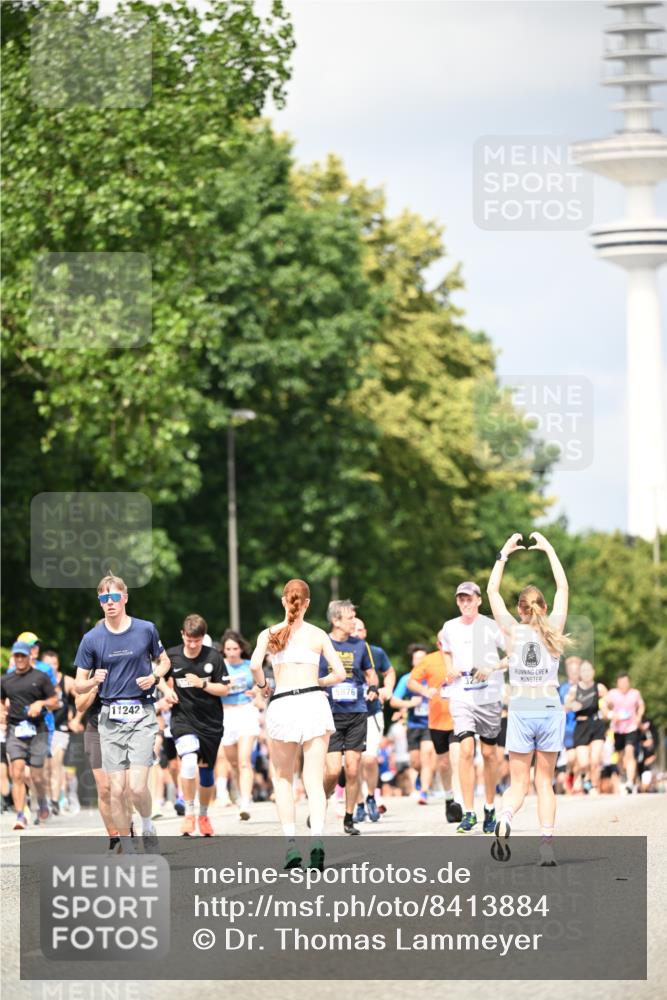 29.06.2025 - hella hamburg halbmarathon Dr. Thomas Lammeyer http://msf.ph/oto/8413884 29.06.2025 10:44:14 Kennedybrücke 1058, 1760, 2019, 2313, 2888, 2976, 3046, 3237, 3515, 3727, 3808, 3882, 3883, 3884, 4173, 4523, 4659, 4752, 5229, 5876, 5877, 6427, 6698, 6739, 7045, 7455, 7456, 7524, 7675, 7850, 7984, 8391, 8612, 8865, 8866, 9455, 9698, 9747, 9777, 10441, 10512, 10626, 10714, 10818, 10901, 11175, 11242 meine-sportfotos.de