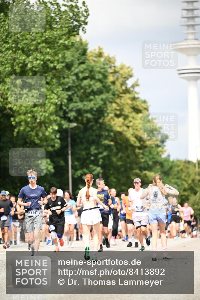 29.06.2025 - hella hamburg halbmarathon Dr. Thomas Lammeyer http://msf.ph/oto/8413892 29.06.2025 10:44:15 Kennedybrücke 1058, 1760, 2019, 2313, 2888, 2976, 3046, 3237, 3515, 3727, 3808, 3882, 3883, 3884, 4173, 4523, 4659, 4752, 5229, 5701, 5876, 5877, 6427, 6698, 6739, 6866, 6876, 7045, 7455, 7456, 7524, 7675, 7850, 7984, 8391, 8612, 8865, 8866, 9455, 9698, 9747, 9777, 10441, 10512, 10626, 10714, 10818, 11175, 11242 meine-sportfotos.de