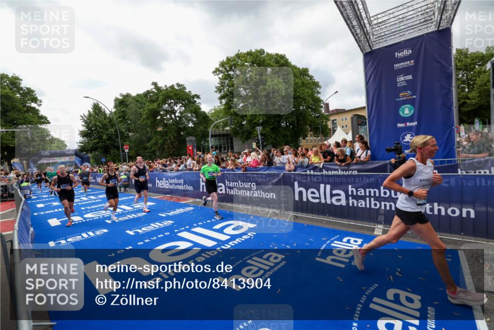 29.06.2025 - hella hamburg halbmarathon Zöllner http://msf.ph/oto/8413904 29.06.2025 10:48:02 Ziel 1086, 1604, 1613, 4528, 4601, 5022, 6377, 12724, 12747, 12808, 14730, 15333, 16766, 17451, 18206, 18922, 19198 meine-sportfotos.de