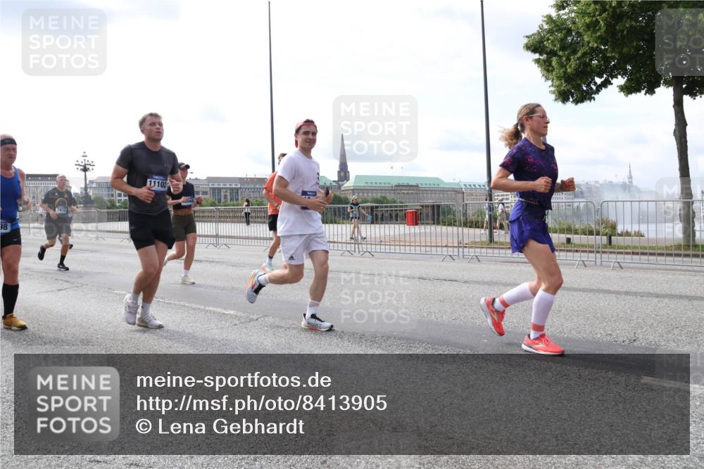 29.06.2025 - hella hamburg halbmarathon Lena Gebhardt http://msf.ph/oto/8413905 29.06.2025 10:17:23 Lombardsbrücke 98, 7410, 11102, 1083, 1137, 1204, 1298, 1331, 1348, 1356, 1477, 1553, 1795, 2225, 2259, 2305, 2548, 2860, 2908, 3210, 3464, 3466, 3622, 3802, 3803, 4194, 4218, 4852, 5002, 5023, 5390, 5929, 5930, 5995, 6126, 6128, 6254, 6336, 6352, 6520, 6522, 6786, 7011, 7114, 7115, 7257, 7258, 7291, 7345, 7376, 7410, 7413, 7445, 7566, 7647, 7844, 7928, 7945, 8210, 8253, 8263, 8309, 8351, 8433, 8513, 8558, 8895, 8983, 9152, 9259, 9848 meine-sportfotos.de