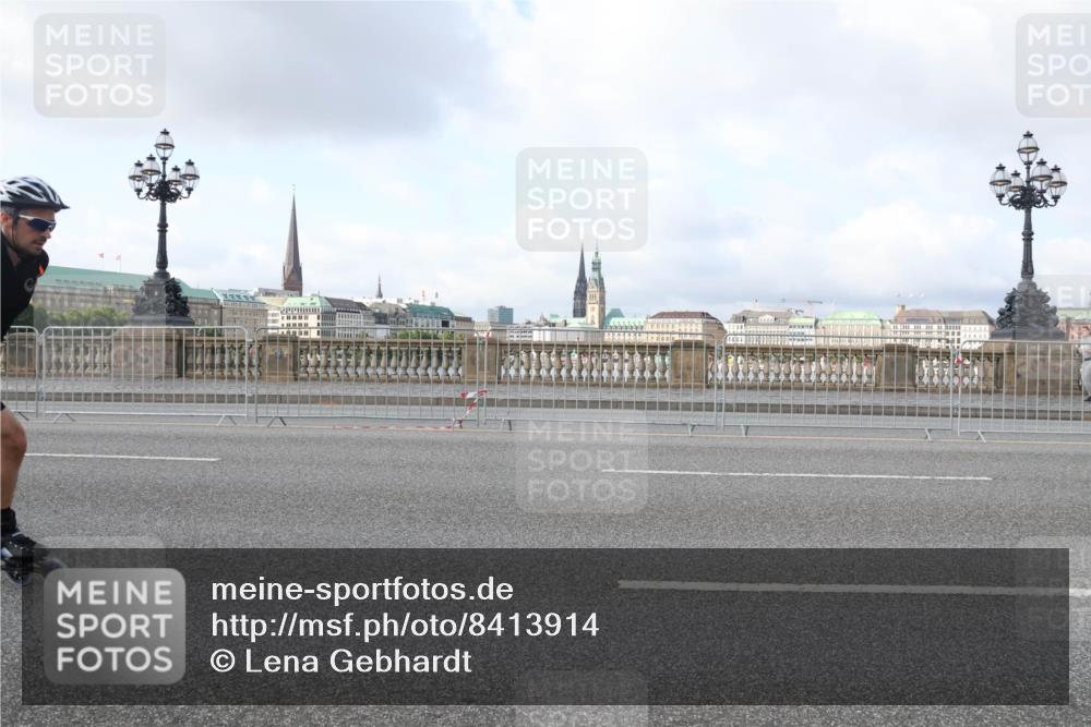 29.06.2025 - hella hamburg halbmarathon Lena Gebhardt http://msf.ph/oto/8413914 29.06.2025 08:55:53 Lombardsbrücke  meine-sportfotos.de