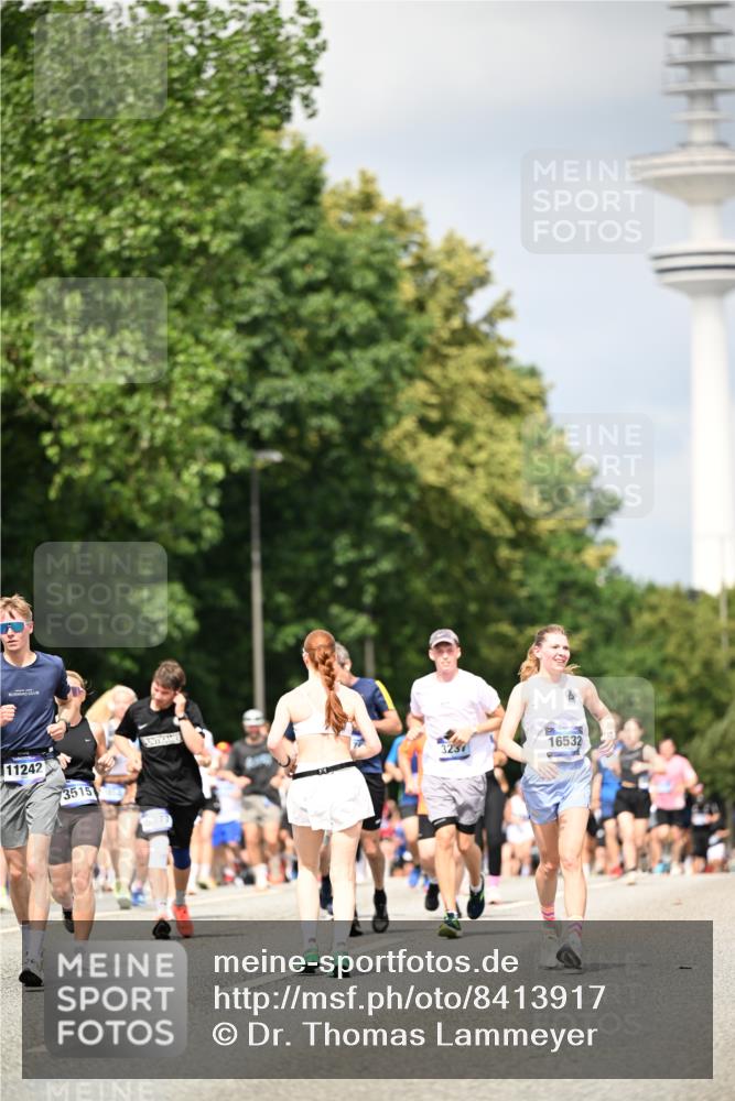 29.06.2025 - hella hamburg halbmarathon Dr. Thomas Lammeyer http://msf.ph/oto/8413917 29.06.2025 10:44:16 Kennedybrücke 1058, 1760, 2019, 2313, 2888, 2976, 3046, 3237, 3515, 3808, 3882, 3883, 3884, 4173, 4523, 4659, 4752, 5229, 5701, 5876, 5877, 6427, 6698, 6739, 6866, 6876, 7045, 7455, 7456, 7524, 7675, 7850, 7984, 8391, 8612, 8865, 8866, 9698, 9747, 9777, 10441, 10512, 10626, 10714, 10818, 11175, 11242 meine-sportfotos.de