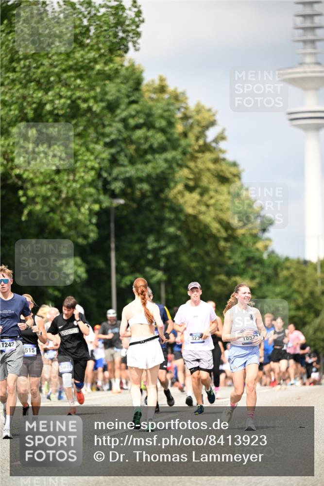 29.06.2025 - hella hamburg halbmarathon Dr. Thomas Lammeyer http://msf.ph/oto/8413923 29.06.2025 10:44:16 Kennedybrücke 1058, 1760, 2019, 2313, 2888, 2976, 3046, 3237, 3515, 3808, 3882, 3883, 3884, 4173, 4523, 4659, 4752, 5229, 5701, 5876, 5877, 6427, 6698, 6739, 6866, 6876, 7045, 7455, 7456, 7524, 7675, 7850, 7984, 8391, 8612, 8865, 8866, 9698, 9747, 9777, 10441, 10512, 10626, 10714, 10818, 11175, 11242 meine-sportfotos.de