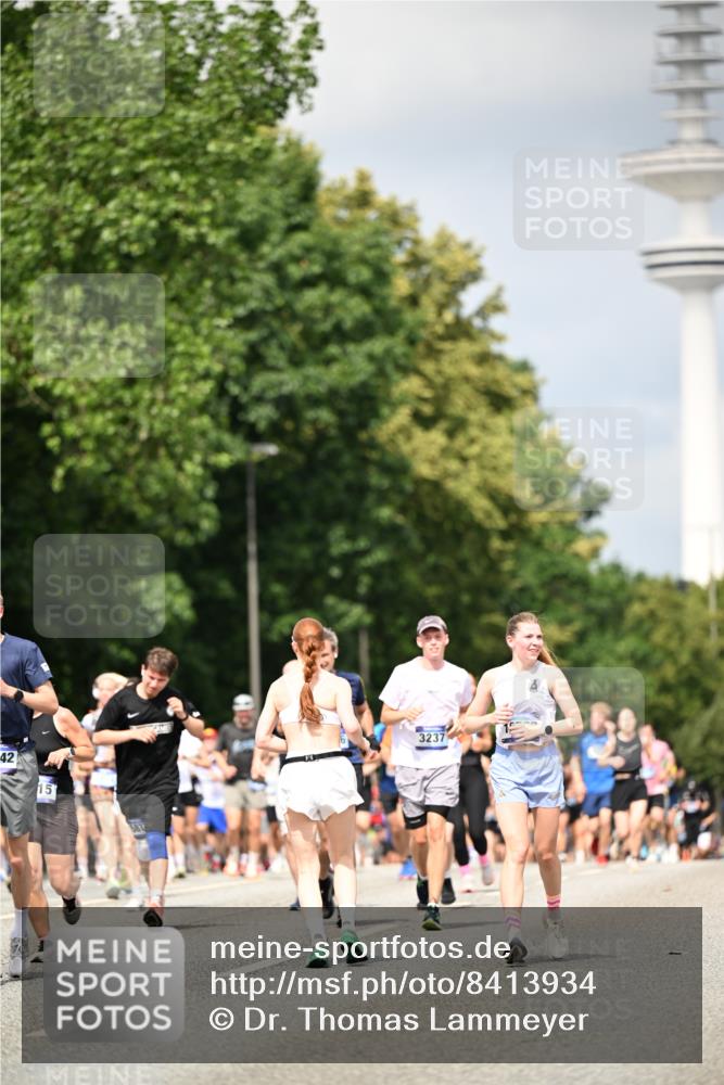 29.06.2025 - hella hamburg halbmarathon Dr. Thomas Lammeyer http://msf.ph/oto/8413934 29.06.2025 10:44:17 Kennedybrücke 1058, 1760, 2019, 2313, 2888, 2976, 3046, 3237, 3515, 3808, 3882, 3883, 3884, 4173, 4523, 4659, 4752, 5229, 5263, 5701, 5876, 5877, 6427, 6698, 6739, 6866, 6876, 7045, 7455, 7456, 7524, 7675, 7850, 7984, 8107, 8391, 8612, 8865, 8866, 9698, 9747, 9777, 10441, 10512, 10626, 10714, 10818, 11175, 11242 meine-sportfotos.de