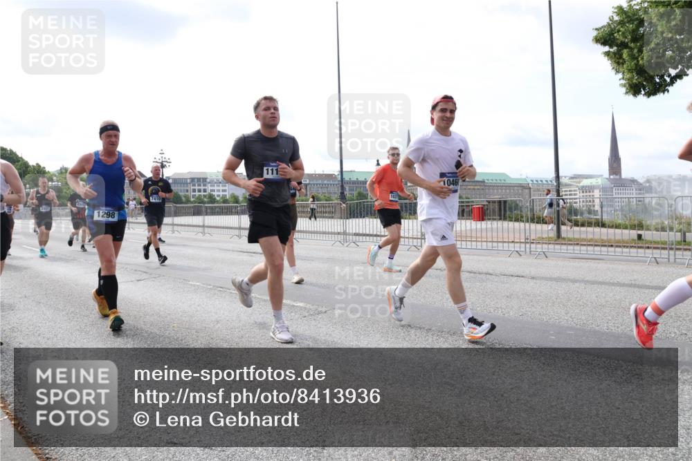 29.06.2025 - hella hamburg halbmarathon Lena Gebhardt http://msf.ph/oto/8413936 29.06.2025 10:17:23 Lombardsbrücke 1298, 7410, 111, 1037, 10460, 1083, 1137, 1204, 1298, 1331, 1348, 1356, 1477, 1553, 1795, 2225, 2259, 2305, 2548, 2860, 2908, 3210, 3464, 3466, 3622, 3802, 3803, 4194, 4218, 4852, 5002, 5023, 5390, 5929, 5930, 5995, 6126, 6128, 6254, 6336, 6352, 6520, 6522, 6786, 7011, 7114, 7115, 7257, 7258, 7291, 7345, 7376, 7410, 7413, 7445, 7566, 7647, 7844, 7928, 7945, 8210, 8253, 8263, 8309, 8351, 8433, 8513, 8558, 8895, 8983, 9152, 9259, 9848 meine-sportfotos.de