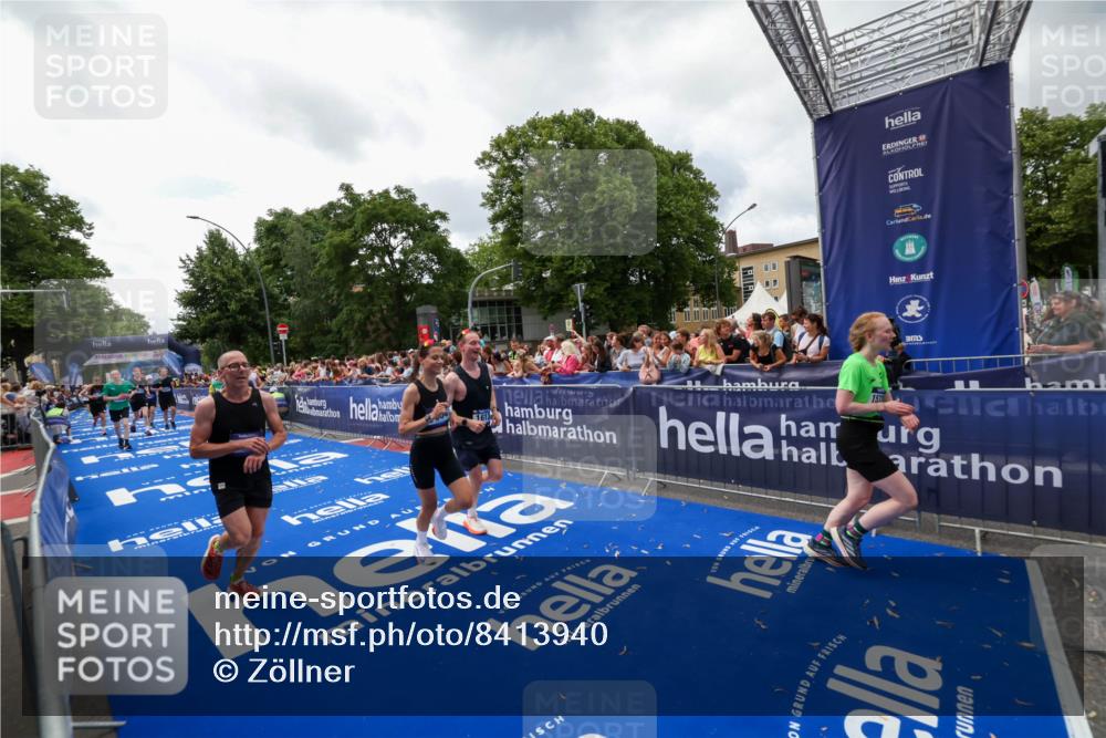 29.06.2025 - hella hamburg halbmarathon Zöllner http://msf.ph/oto/8413940 29.06.2025 10:48:03 Ziel 1086, 1604, 1613, 4528, 4601, 5022, 6377, 12706, 12724, 12747, 12808, 13570, 15333, 16766, 18206, 18922, 19198 meine-sportfotos.de
