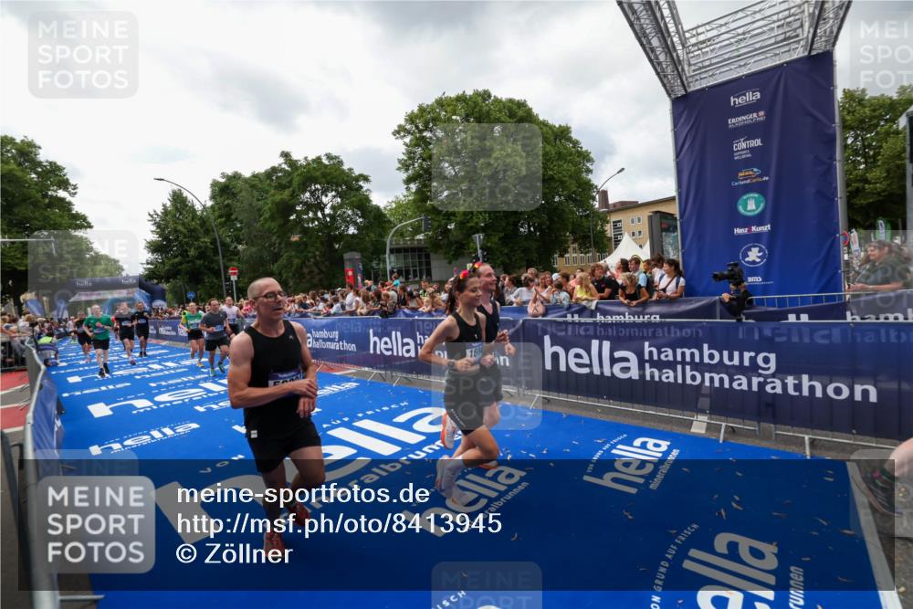 29.06.2025 - hella hamburg halbmarathon Zöllner http://msf.ph/oto/8413945 29.06.2025 10:48:04 Ziel 1086, 1604, 1613, 4324, 4528, 4601, 5022, 6377, 12706, 12724, 12747, 12808, 13570, 15333, 16149, 16766, 18206, 18922, 19198 meine-sportfotos.de