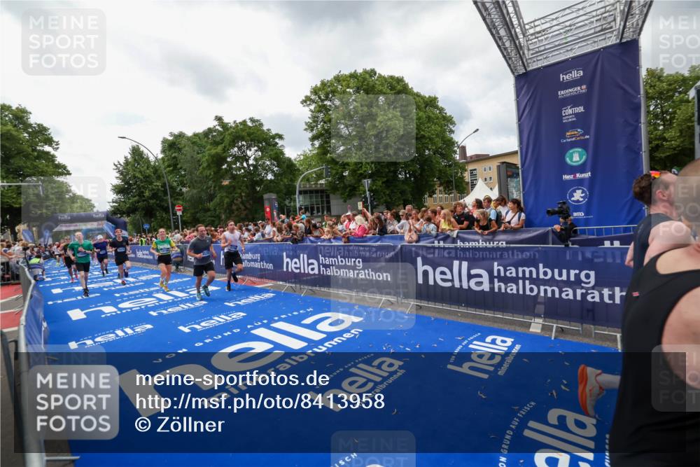 29.06.2025 - hella hamburg halbmarathon Zöllner http://msf.ph/oto/8413958 29.06.2025 10:48:04 Ziel 1086, 1604, 1613, 4324, 4528, 4601, 5022, 6377, 12706, 12724, 12747, 12808, 13570, 15333, 16149, 16766, 18206, 18922, 19198 meine-sportfotos.de