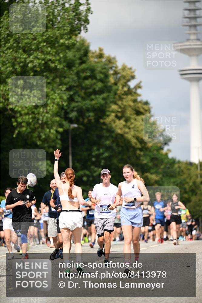 29.06.2025 - hella hamburg halbmarathon Dr. Thomas Lammeyer http://msf.ph/oto/8413978 29.06.2025 10:44:18 Kennedybrücke 1058, 1760, 2019, 2313, 2888, 2976, 3046, 3237, 3515, 3808, 3882, 3883, 3884, 4173, 4523, 4752, 5229, 5263, 5701, 5876, 5877, 6427, 6698, 6739, 6866, 6876, 7045, 7455, 7456, 7524, 7675, 7850, 7984, 8107, 8391, 8612, 8865, 8866, 9698, 9747, 9777, 10441, 10512, 10626, 10714, 10806, 10818, 11175, 11242 meine-sportfotos.de