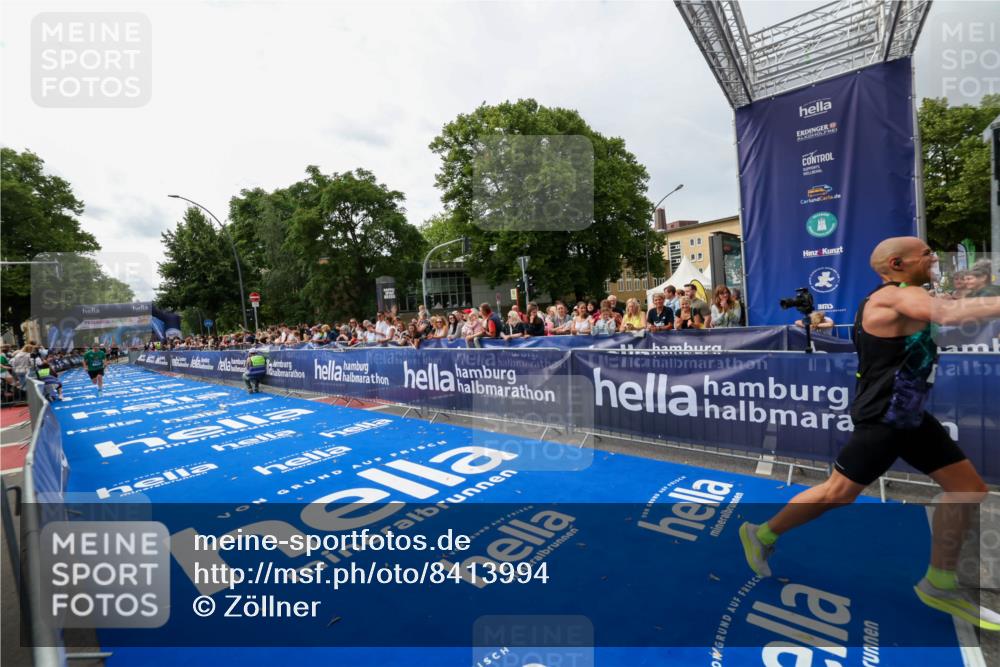 29.06.2025 - hella hamburg halbmarathon Zöllner http://msf.ph/oto/8413994 29.06.2025 10:24:43 Ziel 2892, 14506 meine-sportfotos.de