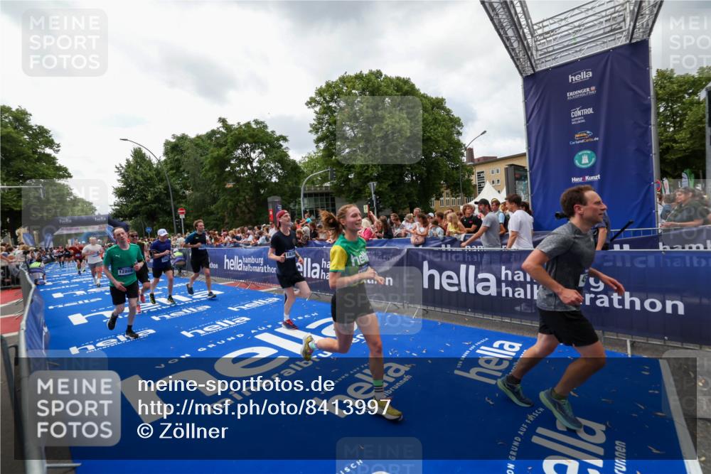 29.06.2025 - hella hamburg halbmarathon Zöllner http://msf.ph/oto/8413997 29.06.2025 10:48:06 Ziel 1086, 4324, 4528, 4601, 4711, 6377, 9638, 12706, 12724, 12747, 12808, 13570, 16149, 16766, 18206, 18922, 19198 meine-sportfotos.de