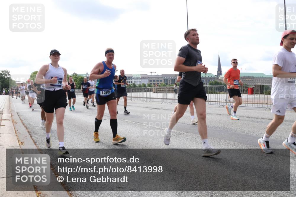 29.06.2025 - hella hamburg halbmarathon Lena Gebhardt http://msf.ph/oto/8413998 29.06.2025 10:17:24 Lombardsbrücke 79, 99, 1298, 7410, 10371, 1015, 1083, 1137, 1204, 1298, 1331, 1348, 1356, 1477, 1553, 1795, 2225, 2259, 2305, 2548, 2860, 2908, 3210, 3464, 3466, 3622, 3802, 3803, 4194, 4218, 4852, 5002, 5023, 5390, 5929, 5930, 5995, 6126, 6128, 6254, 6336, 6352, 6520, 6522, 6786, 7011, 7114, 7115, 7257, 7258, 7291, 7345, 7376, 7410, 7413, 7445, 7566, 7647, 7844, 7928, 7945, 8210, 8253, 8263, 8309, 8351, 8433, 8513, 8558, 8895, 8983, 9152, 9259, 9848 meine-sportfotos.de